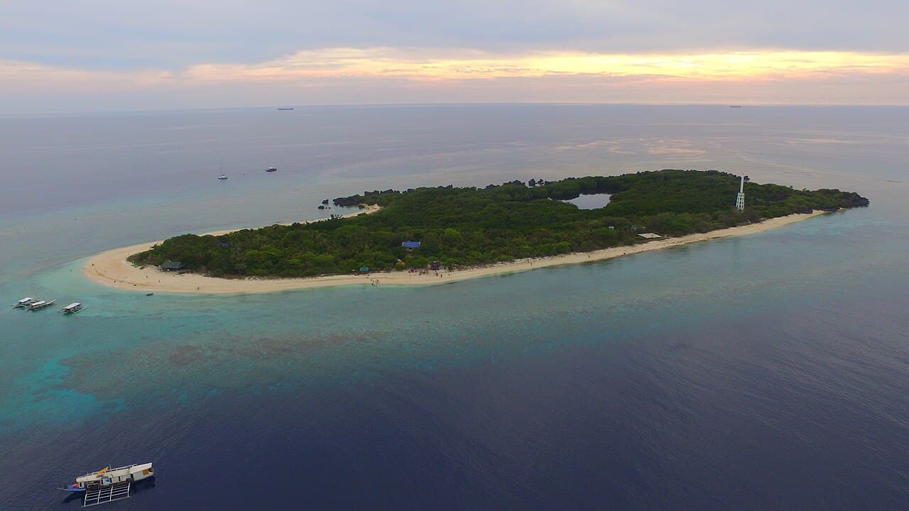 Apo Island, the largest islet